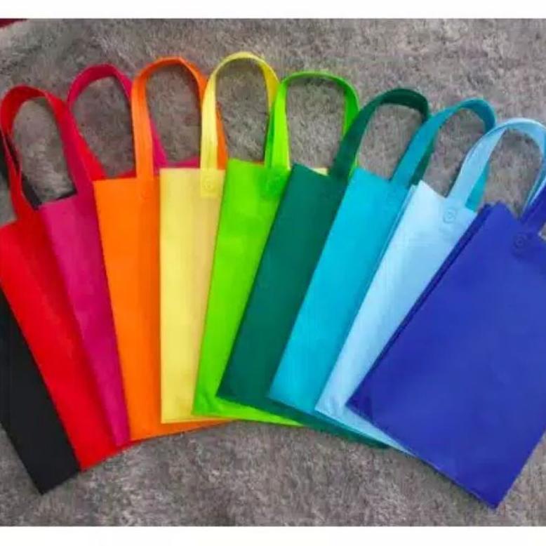 

Terbaru 1 LUSIN TAS SOUVENIR 38X45X10 CM / TAS BELANJA / GOODIE BAG SPUNBOND BESAR