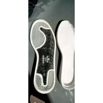 outsole Adidas superstar size 8 sama size 9,5