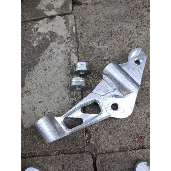 BREKET KALIPER TOKICO PITC 108 KIDAL /KIRI PNP SHOCK DEPAN NINJA GORILA