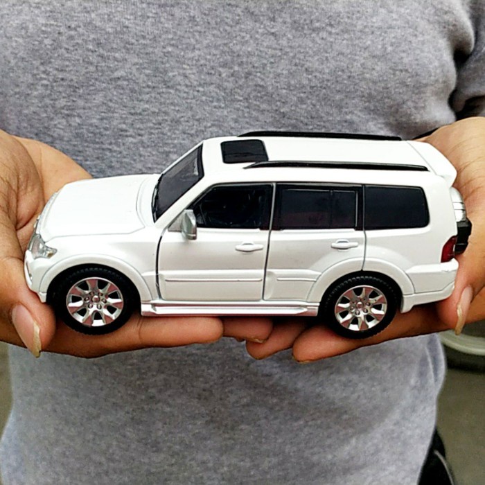 Diecast Miniatur Mobil Pajero 1:32 Harga Murah