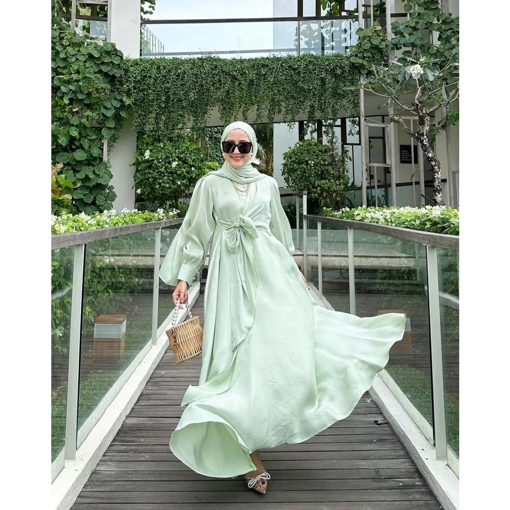 Delvy Dress Gamis Kondangan Terbaru 2023 Kekinian Pakaian Muslimah wanita Termurah Tampilan Elegan OOTD Baju Pesta Gamis Kondangan Bahan Shimmer Fashion Muslim Wanita Trend Dan Modren Kekinian