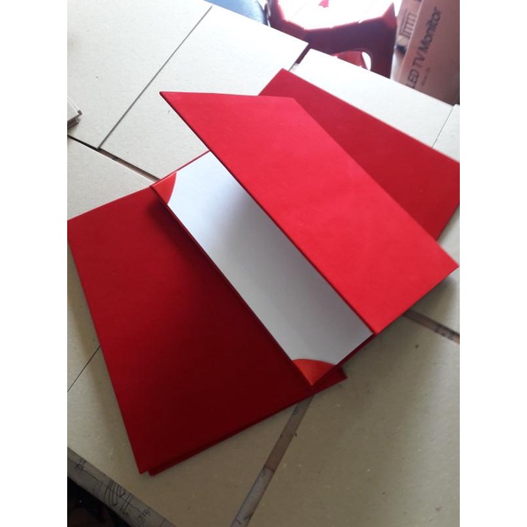 

map beludru merah polos A4