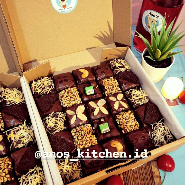 

[KODE PRODUK IIAME8680] Brownies Fudgy Dark Cokelat Skat (Isi 25 pcs) Khusus Buat Penggila Cokelat Sejati