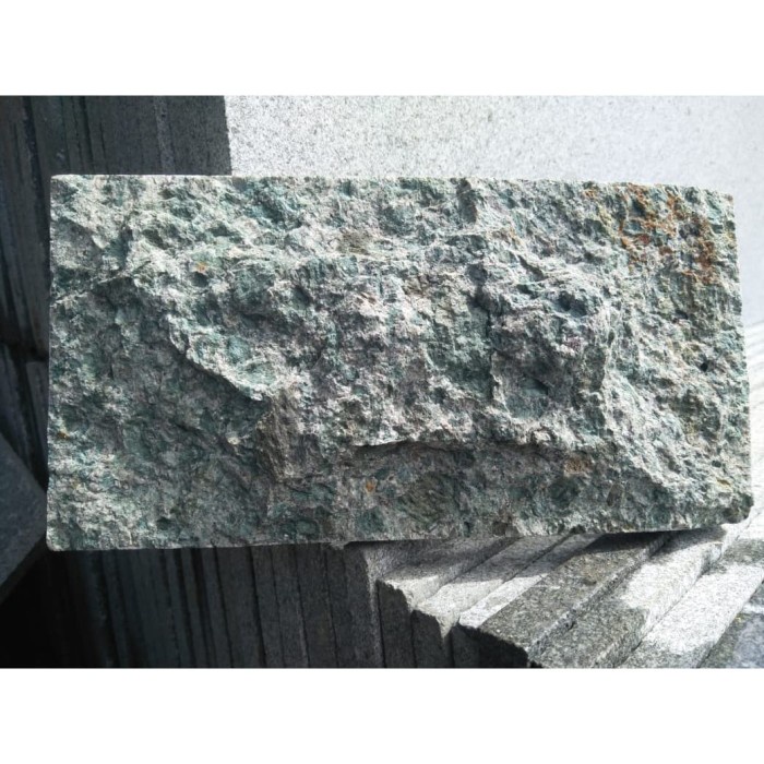 BATU ALAM IJO SUKABUMI UKURAN 10X20