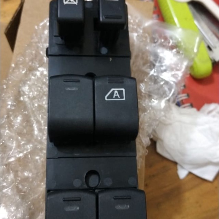 switch power window livina