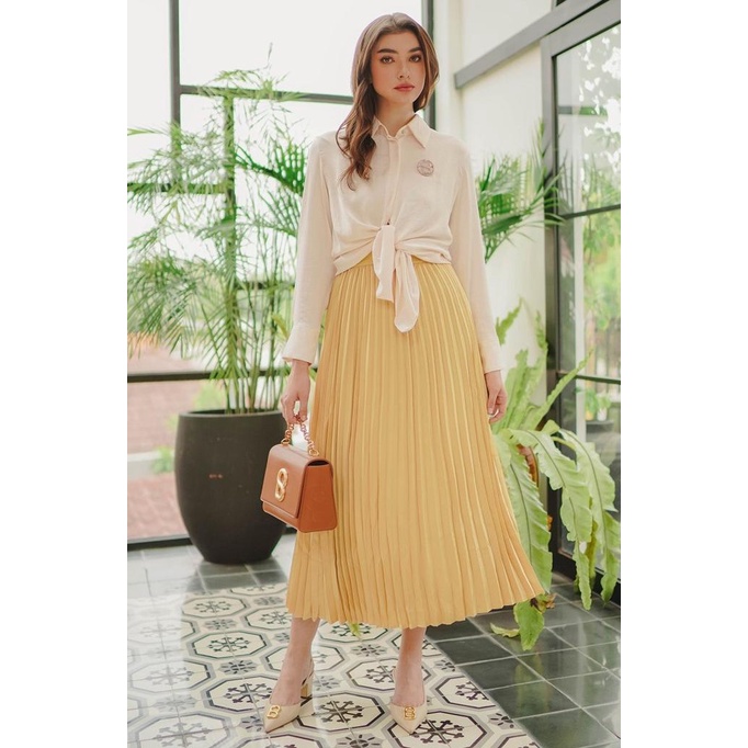Benang Jarum - Satin Pleats Skirt - Yellow