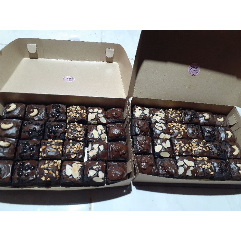 

Fudgy Brownies size 22x22 cm/ Brownies Sekat 24 slices