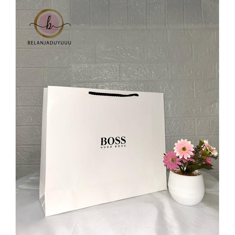 

Trending Paper Bag Hugo Boss Pembungkus Kado ( Ready Stock Jkt ) J23X