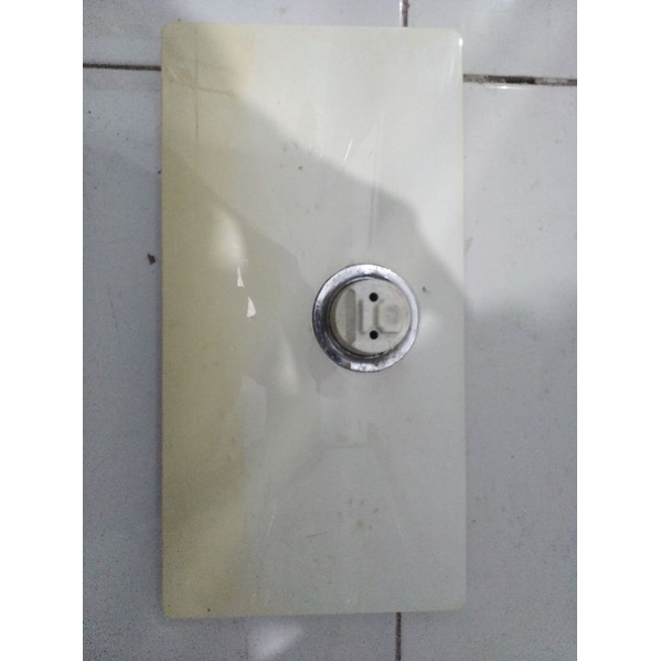 kaki tv LED Polytron PLD24T605w