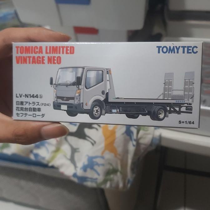 Tomica Limited Vintage Neo LV-N144b Nissan Atlas Hanamidai Car
