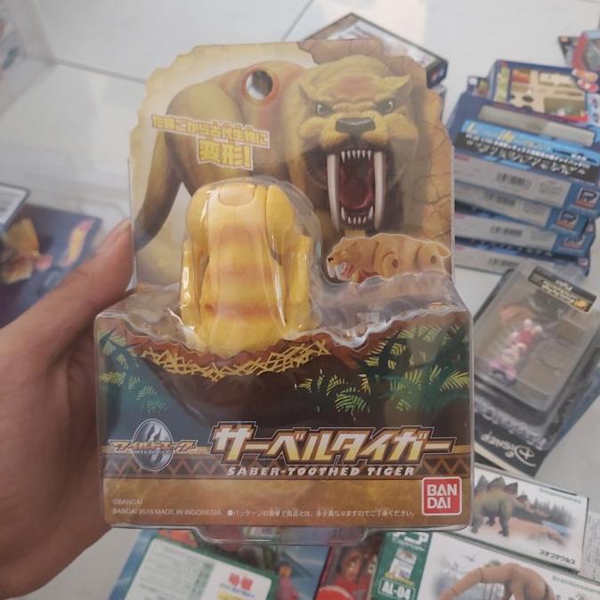 Bandai Wild Egg Saber-Toothed Tiger