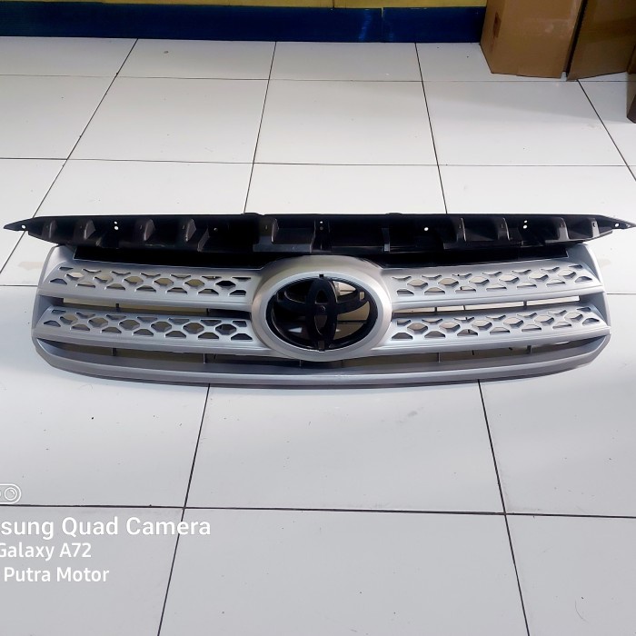 {Bekas} Grill Fortuner 2010 Tanpa List Chrome Berkualitas