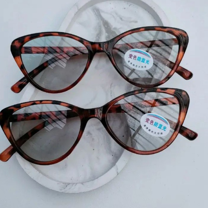 XDMF9764㊰ ZAYKA== Kacamata Photocromic Cat Eye Antiradiasi Warna Hitam Dan Leopard ㊦