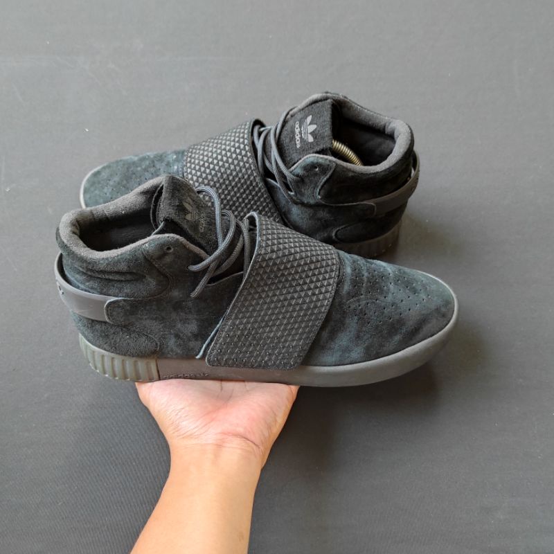 Sepatu Adidas suede full black