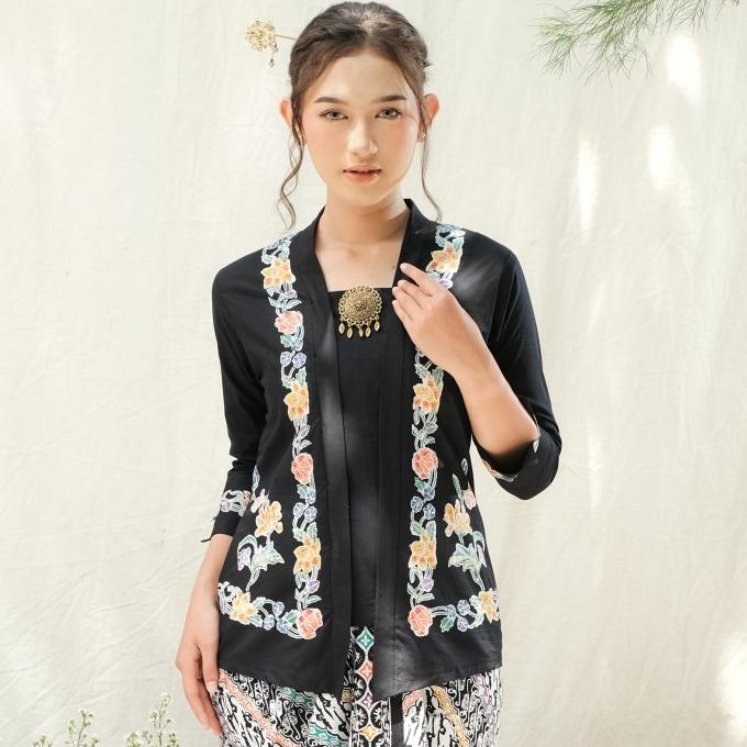 Ready Baju Kebaya Encim Pekalongan Lengan Panjang Meradelima Katun Hitam Limited Edition
