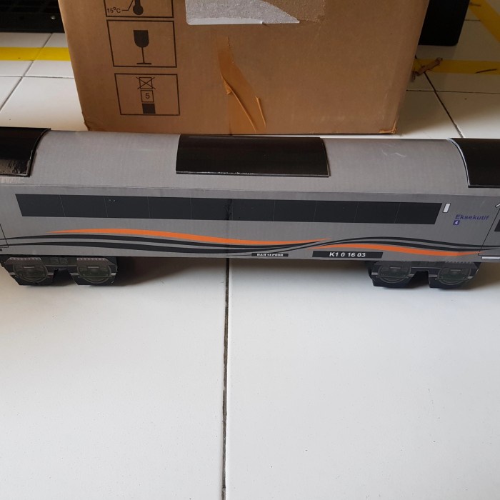 DISKON SPESIAL GERBONG KERETA API EKSEKUTIF TERMURAH