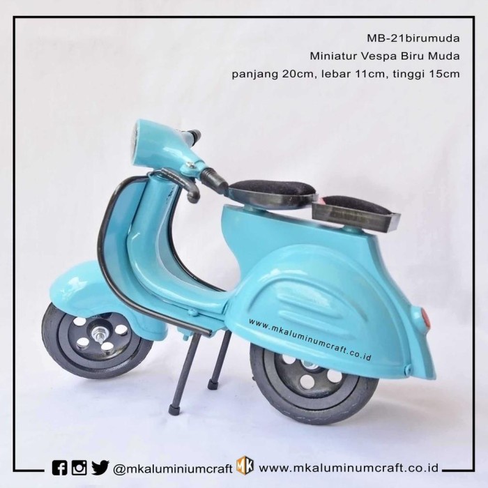 MUST HAVE MINIATUR MOTOR VESPA KLASIK WARNA BIRU MUDA DARI LOGAM TERLARIS TERBARU
