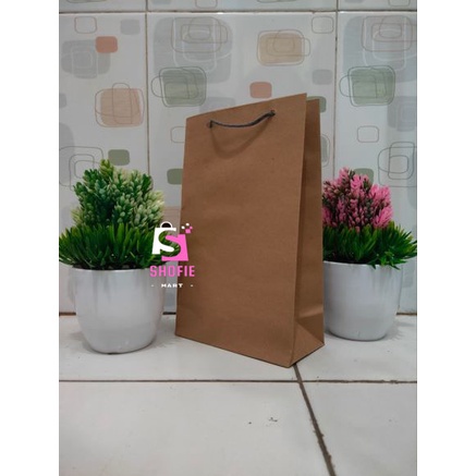 

PAPERBAG UKURAN 12X8X25 / TAS SOUVENIR PERNIKAHAN / SOUVENIR HAJATAN