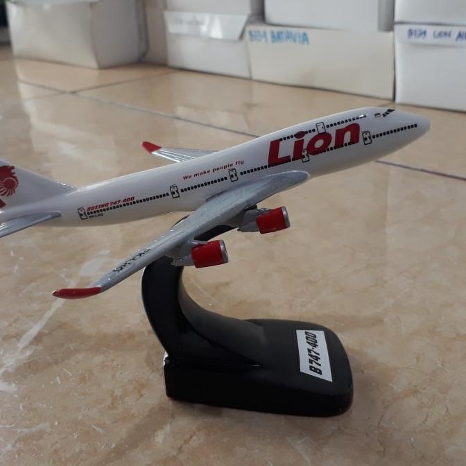 Miniatur Diecast Pesawat Lion Air 747 Skala 1:200 (18Cm)