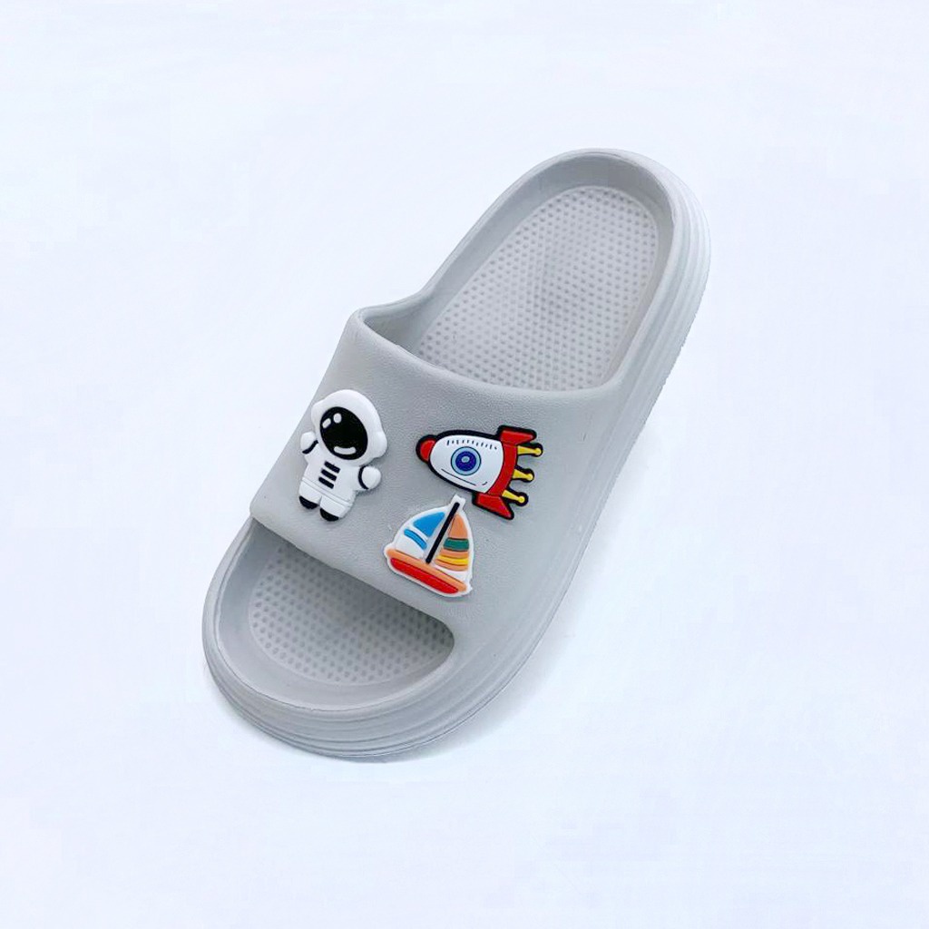 Sandal Selop Anak Laki-Laki Bahan Karet Anti Licin Kekinian Motif Lucu Terbaru Size 24-35