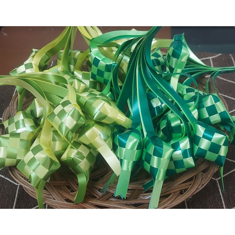 

ketupat hias hiasan ketupat parsel ketupat plastik ketupat hampers lebaran parsel lebaran ketupat mini hijau tua hijau muda hiasan ketupat