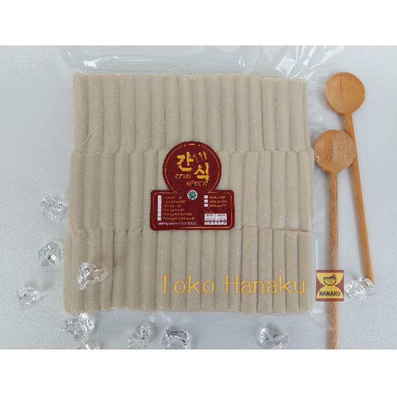 

Star 6.6 TOPOKI/ TOPPOKI/ TOPOKKI/ TtEOKBOKKI/ RICE CAKE 1KG CEMILAN KOREA