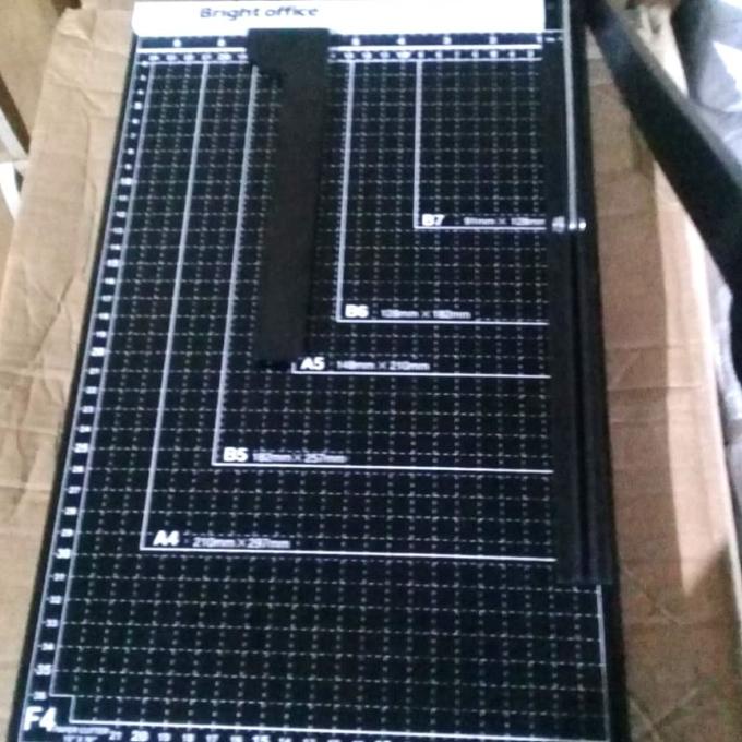 

pemotong kertas ( paper cutter ) FC/f4 HRG DISKON
