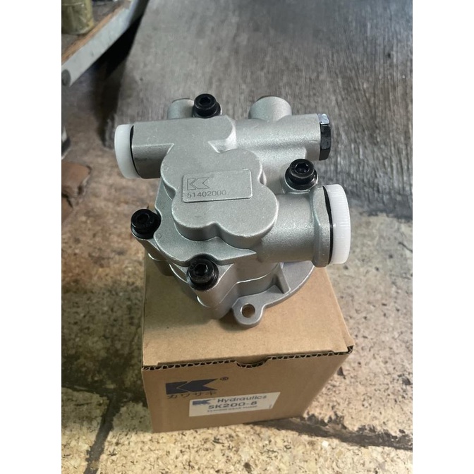 Kobelco : Sk200-8 Gear Pump