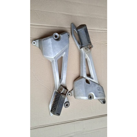 Postep belakang megapro primus original copotan motor bostep Primus ORI bostep fotstep belakang Mega