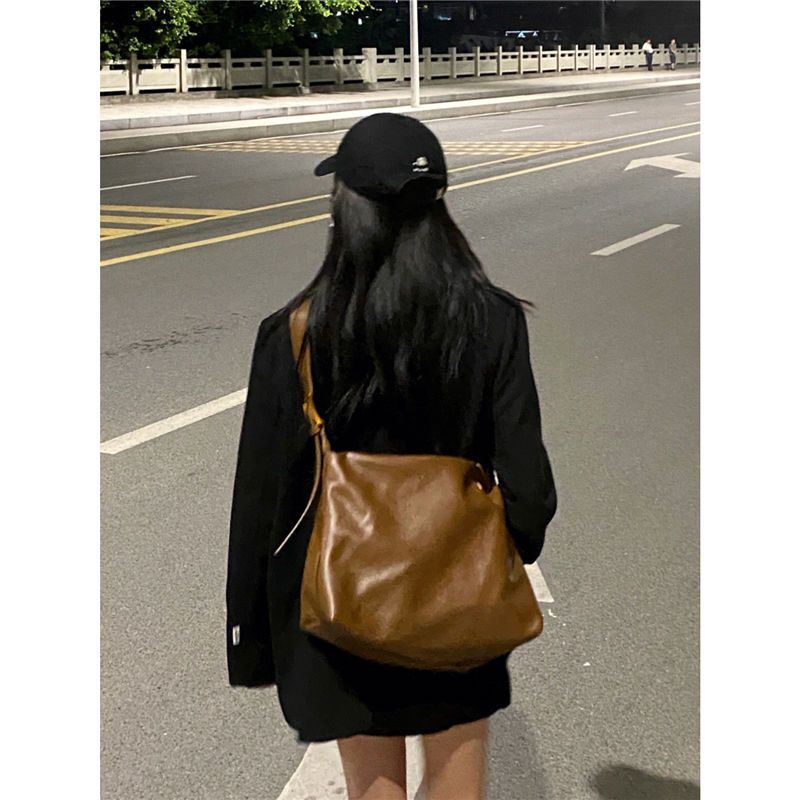 Sera retro original bag female 2023 new simple campus commuter bag kapasitas besar high-end single-shoulder diagonal tote bag