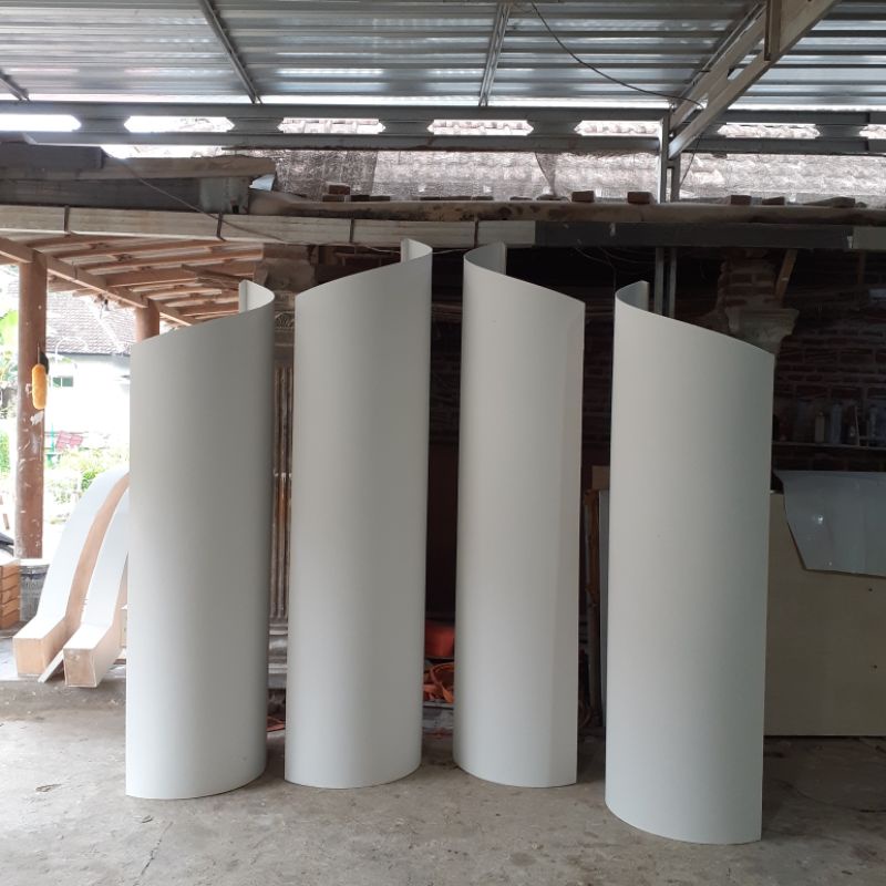backdrop bambu runcing  corong lengkung miring setengah lingkaran dekorasi pelaminan