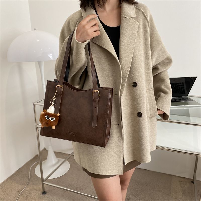 Sera musim semi dan musim panas retro tas berkapasitas besar 2023 tas wanita baru populer tas bahu komuter net red hot style tote bag