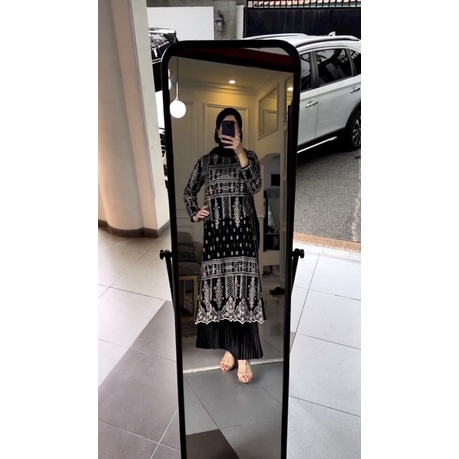 quinnara plisket burgundi kaftan