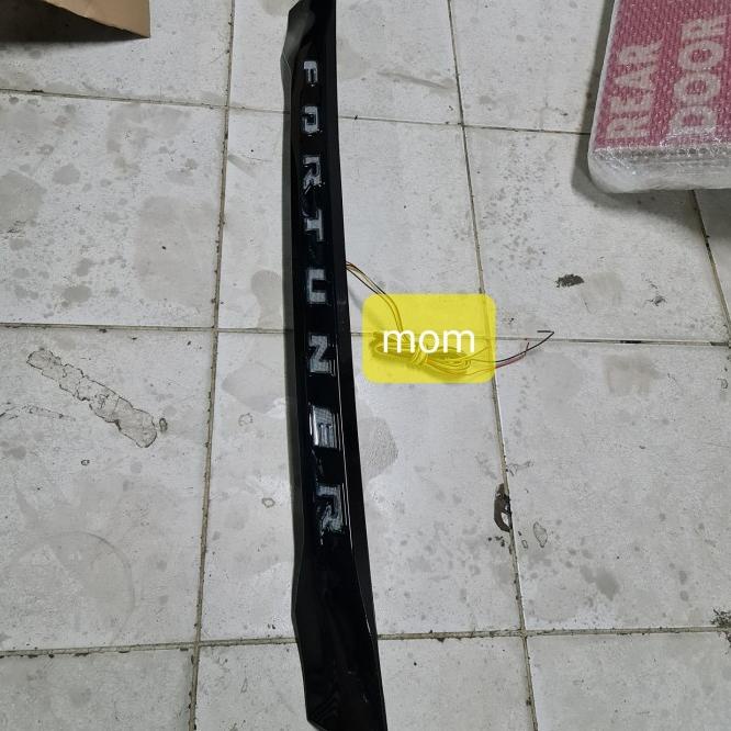 Trunk Lid / Trunklid Belakang Lampu Hitam Grand Fortuner 2011-2015