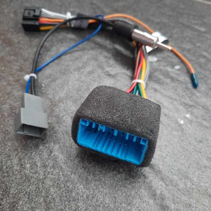 FREE ONGKIR SOKET AUDIO HEAD UNIT SUZUKI ERTIGA / SWIFT / APV FREE ONGKIR