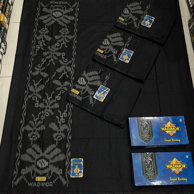 SARUNG WADIMOR HITAM POLOS TUMPAL KEMBANG MOTIF BHS EXCELLENT ss