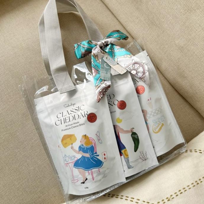 

The PICNIC TOTE BAG - 3 pcs Cheese Bites by Sodachips | Gift Hampers