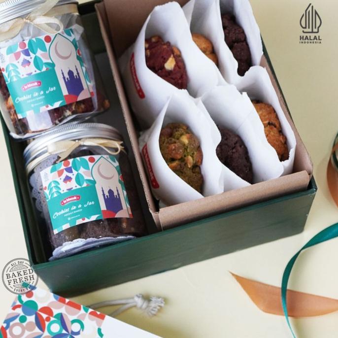 

Promo le biscuit Parcel Hampers Lebaran Idul Fitri - 6 Giant Cookies + 2 Jar
