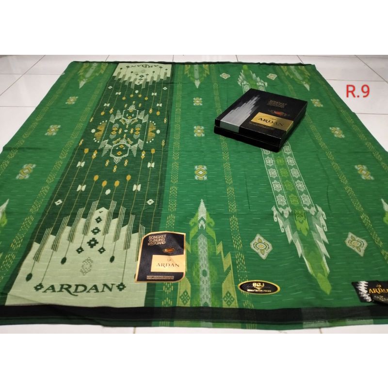 *Sarung Ardan motif SGJ ( SONGKET GUNUNG JAGUAR)**GOLD/