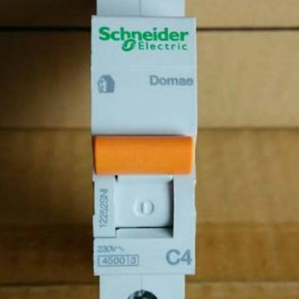Miliki SCHNEIDER MCB DOMAE 2/4 A. ASLI ORIGINAL SNI Baru Bermanfaat