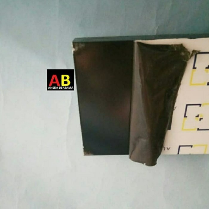 Lis U Aluminium 2Cm X 10Cm X 2Cm Black 149.5Cm