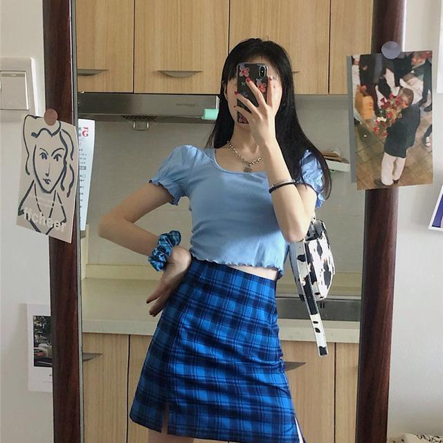 Red Gaya Korea Chic U-neck slim fit basic lengan pendek T-shirt + biru kotak-kotak celah pinggang tinggi rok