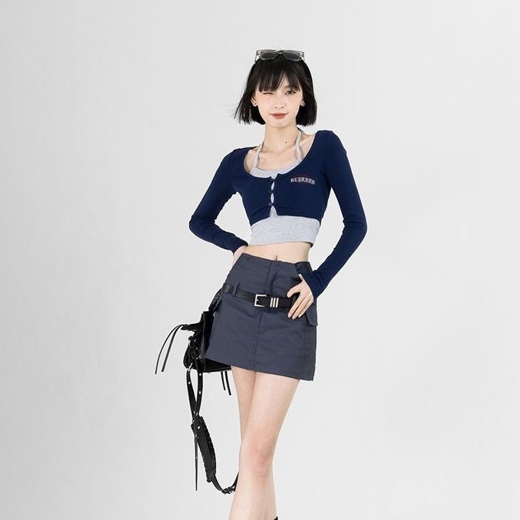 Red Gaya Amerika Palsu Dua Potong Atasan Hot Girls Street Paragraf Pendek Warna Kontras Bordir Menggantung Leher Lengan Panjang T-shirt Wanita musim Semi dan Musim Panas Baru Pasang