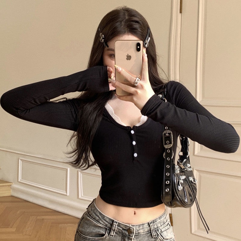 Red 2023 Musim Semi Baru Renda Jahitan Pendek Bagian Gadis Panas Murni Keinginan Gaya Lengan Panjang T-shirt Wanita Slim Slim all-Match Top
