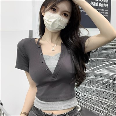 Red V-Leher Menggantung Leher Lengan Pendek T-shirt Wanita Musim Panas Versi Korea 2023 Palsu Dua Potong Rasa Desain Slim Fit dan Tipis Pendek Top