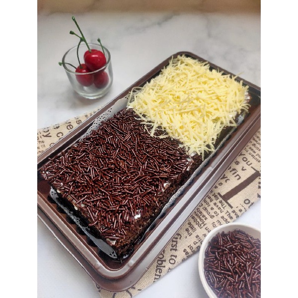 

Bolu Coklat Double Topping