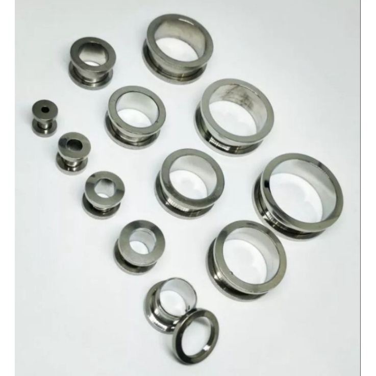 Anting piercing telinga Pria warna silver / anting plug titanium / piercing tindik pria