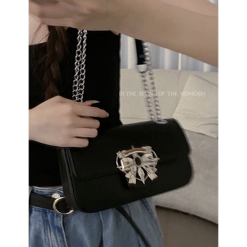 Red Niche texture underarm bag female 2023 new trendy summer chain small square bag all-match ins shoulder Messenger bag