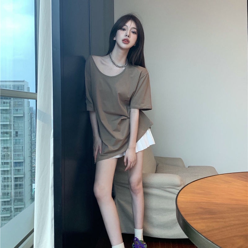 Red hic Hong Kong rasa U-leher niche lengan pendek t-shirt wanita musim panas bagian tipis 2023 baru ukuran besar longgar mid-panjang tulang selangka atasan