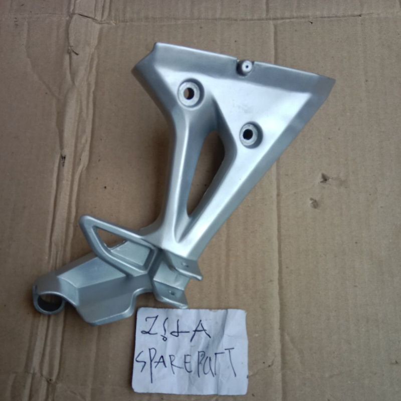 pijakan kaki postep belakang sebelah kanan honda BLADE new original